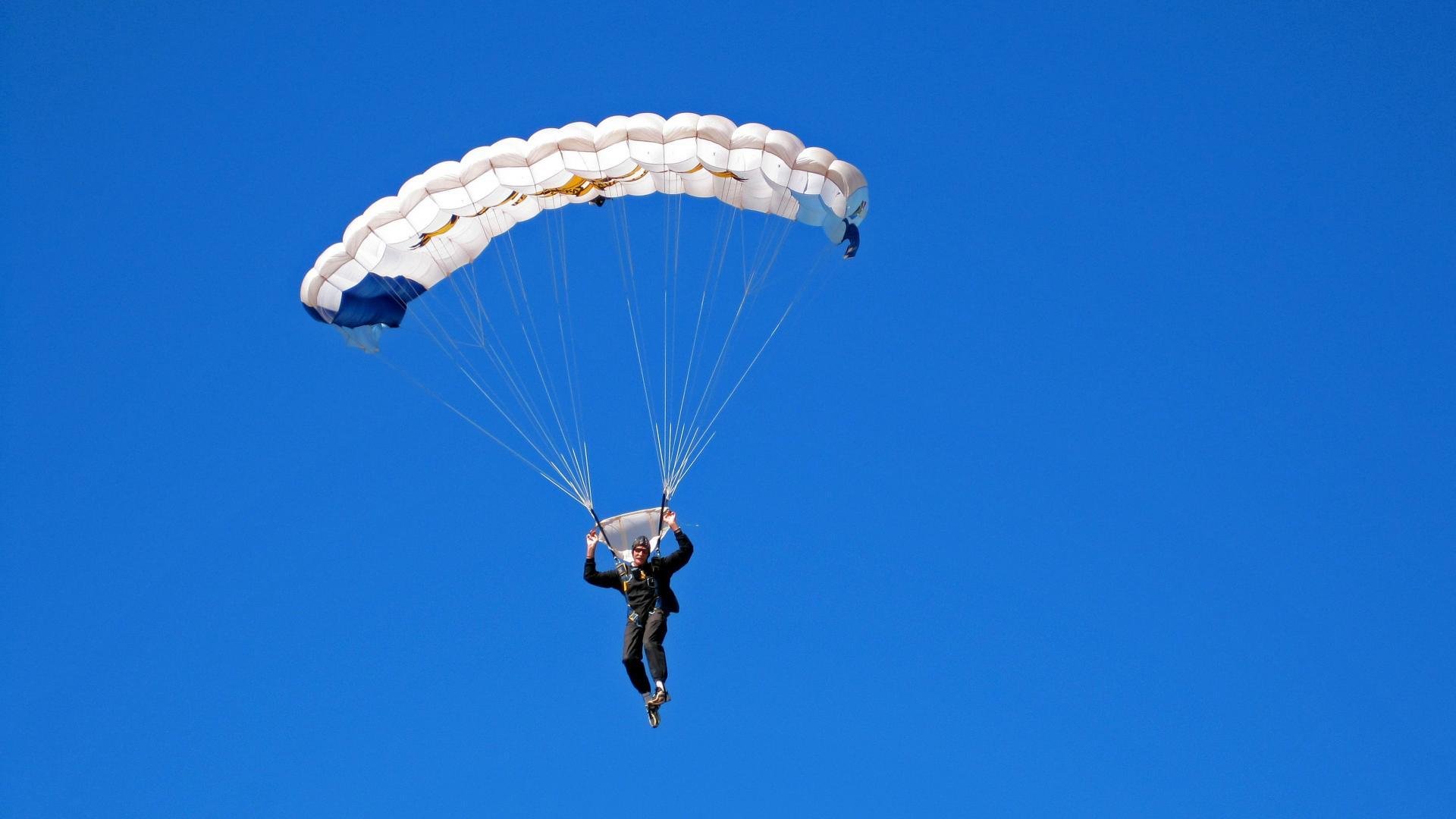 当太阳在终场哨响前燃烧，小贾伦如何像F1冠军一样接管比赛