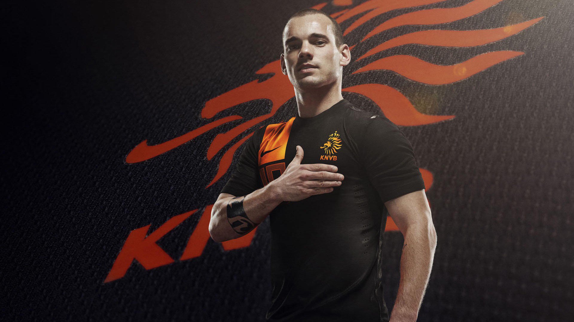 赛道上的红色闪电，塞恩斯惊艳四座，阿斯顿马丁绝杀红牛二队