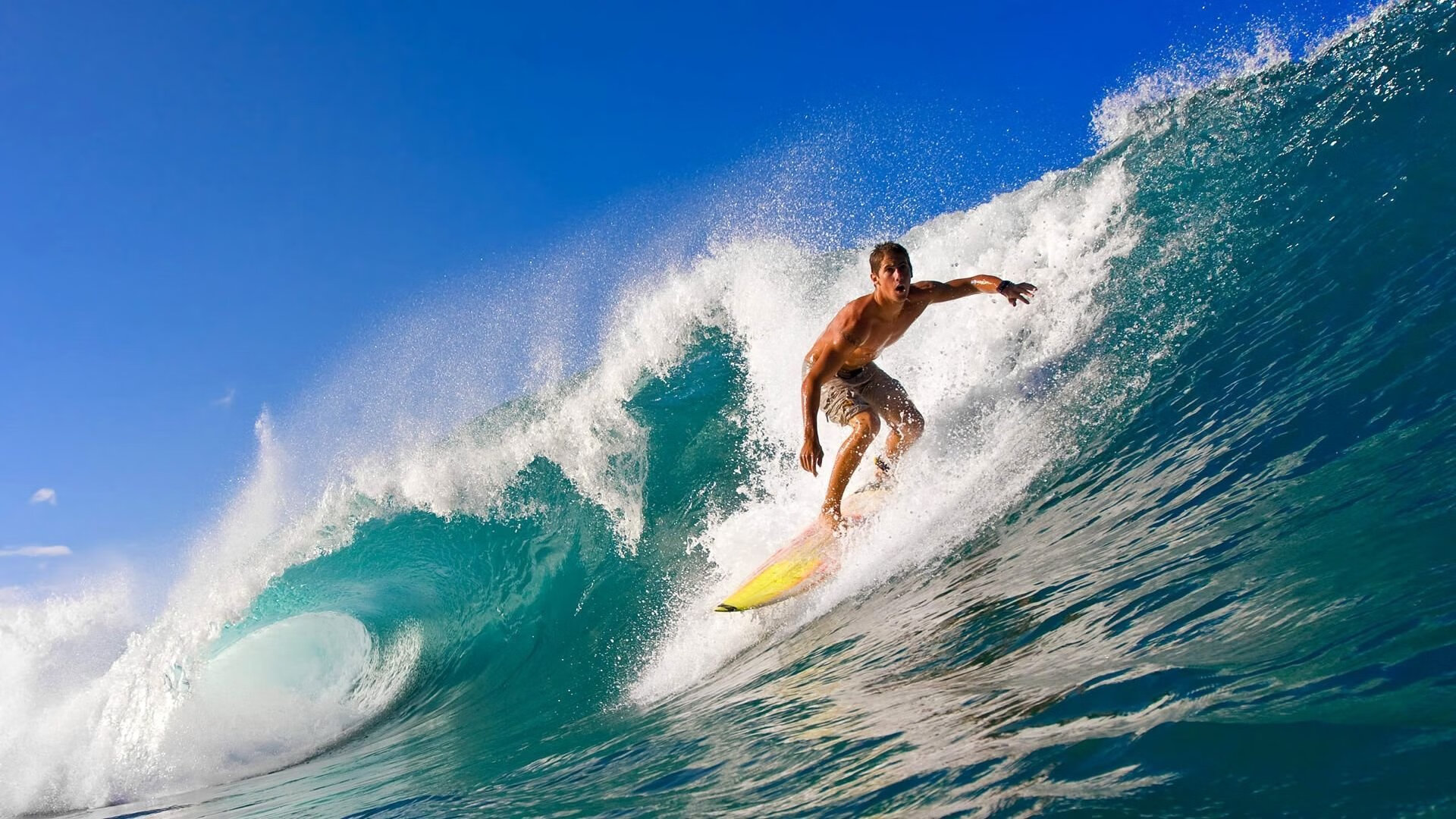 梅赛德斯鏖战红牛，皮亚斯特里高光表现改写F1格局